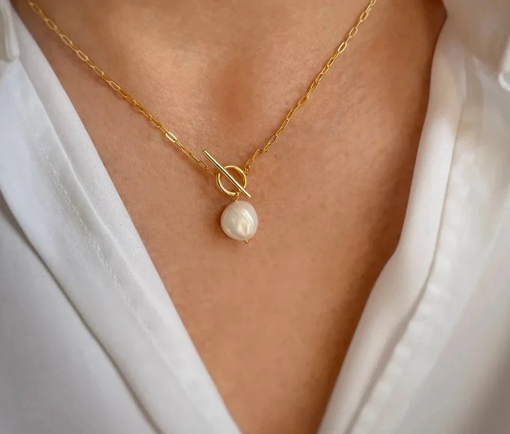 pearl pendant necklace